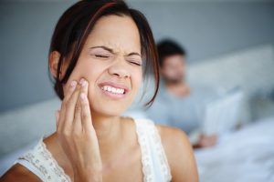 woman dental pain uncomfortable 