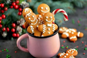 coffee mug full of gingerbread men